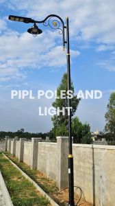 Modern Outdoor Lightning Pole with Dual Power Source