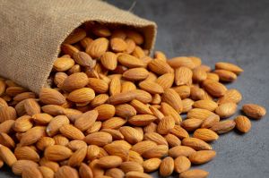 Almond Nuts for Snacking Or Baking, Grade Standard : Food Grade