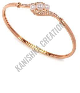 Metal Ladies Imitation Bracelet, Color : Golden