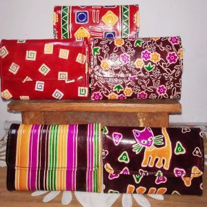 Printed Polished Ladies Leather Wallets Fashionable