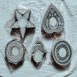 Carved Polished Wooden T Light Candle Holders Standard for Decoration