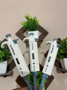 Uma Scientific Laboratory Instruments Micropipette 5-50 uL