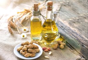 Wood Pressed Groundnut Oil, Color : Pale Yellow