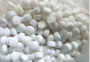 White Naphthalene Ball 2-4%, Packaging Type : Plastic Packet