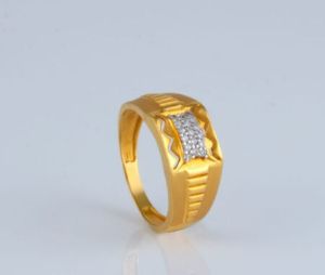 Gold Gents Ring with Stone