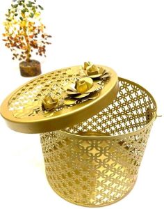 Metal Tea Light Candle Holder, Color : Metallic for Interior Decoration