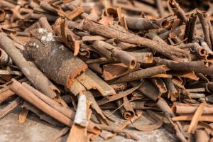 Broken Cassia, Moisture : 13.5% Max