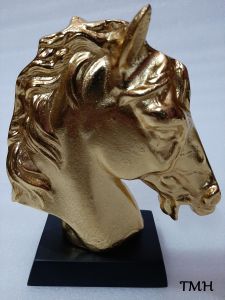Plain Metal Decorative Aluminium Horse Sculpture, Color : Yellow