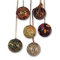 Christmas balls: set of six Christmas hanging balls