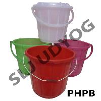 bucket with lid