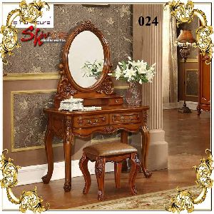 024 Wooden Dressing Table