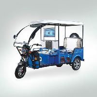 R8 Indo Wagon Electric Rickshaw