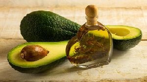 Essential and Fresh Avocado Oils