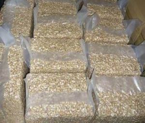 Raw Cashew Nuts,  Texture : Hard