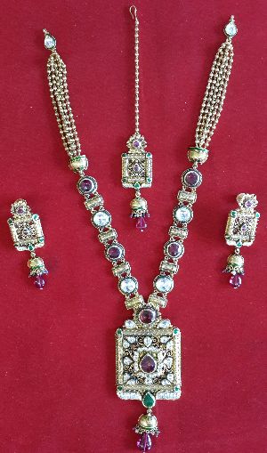 Necklaces & Necklaces Sets