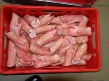 FRESH PIG HEADS