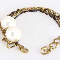 Alloy Metal Acrylic Pearl Gold White Fashion Bracelet (23781)