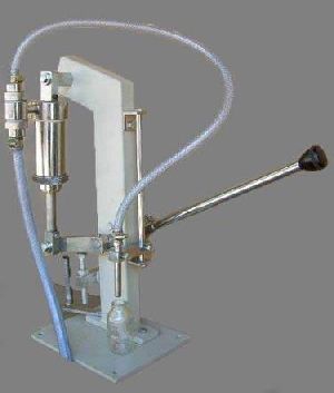 Hand Operator Liquid Filling Machine