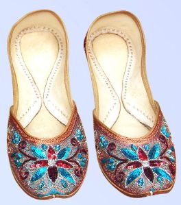 Wedding Juttis -cat No. : Pr-609