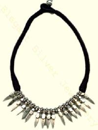TN-01 black thread necklace