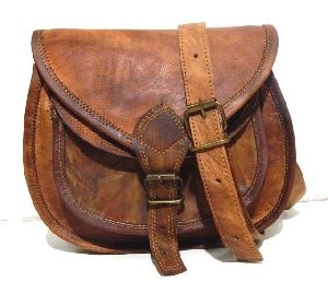 Vintage Leather messenger cum shoulder bag