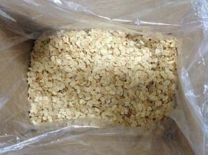 dehydrated garlic flakes,  Packaging Type : Plastic Packet