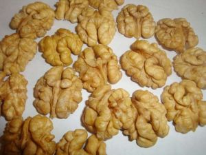 walnut kernels,  Calories : 654/100gms