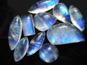 Rainbow Moonstone Cauchon 02
