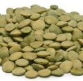 Dried green lentils