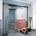 Industrial goods lifts