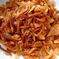 Red-Brown onion fried flakes